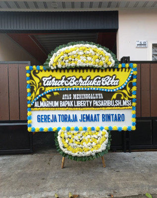 Papan Bunga Duka di Muara