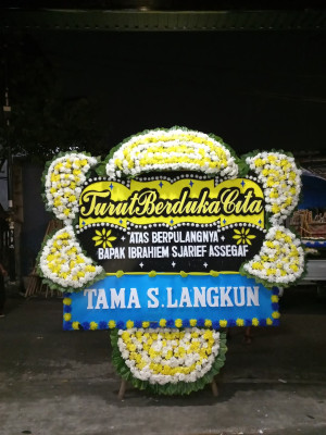 Papan Bunga Duka di Muara